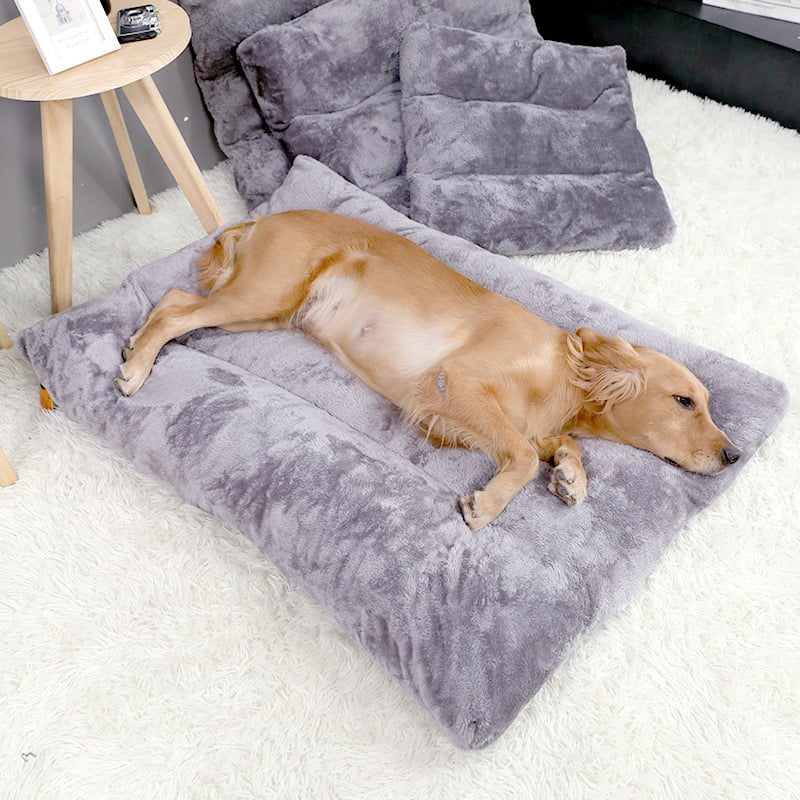 Cama Larga de Felpa con Base Acolchada para Perros - 4 Tamaños