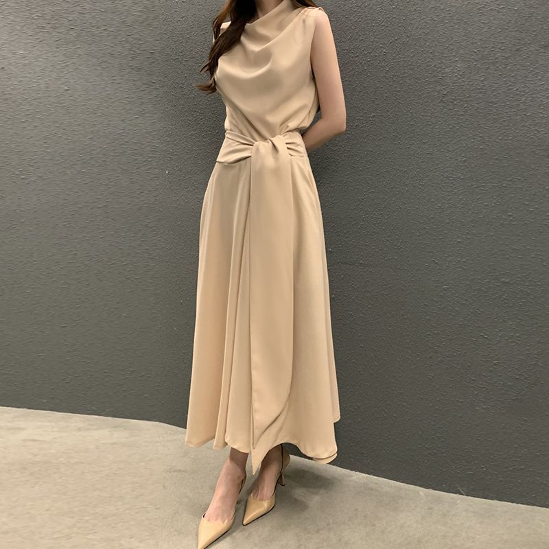 Vestido Midi Elegante con Tirantes y Cintura Marcada