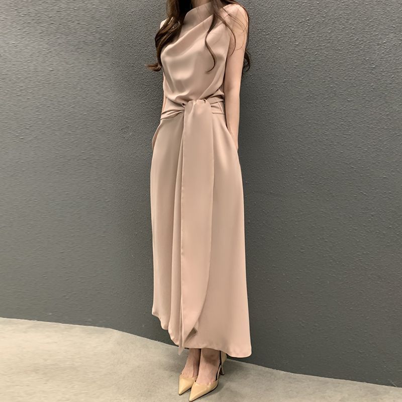 Vestido Midi Elegante con Tirantes y Cintura Marcada
