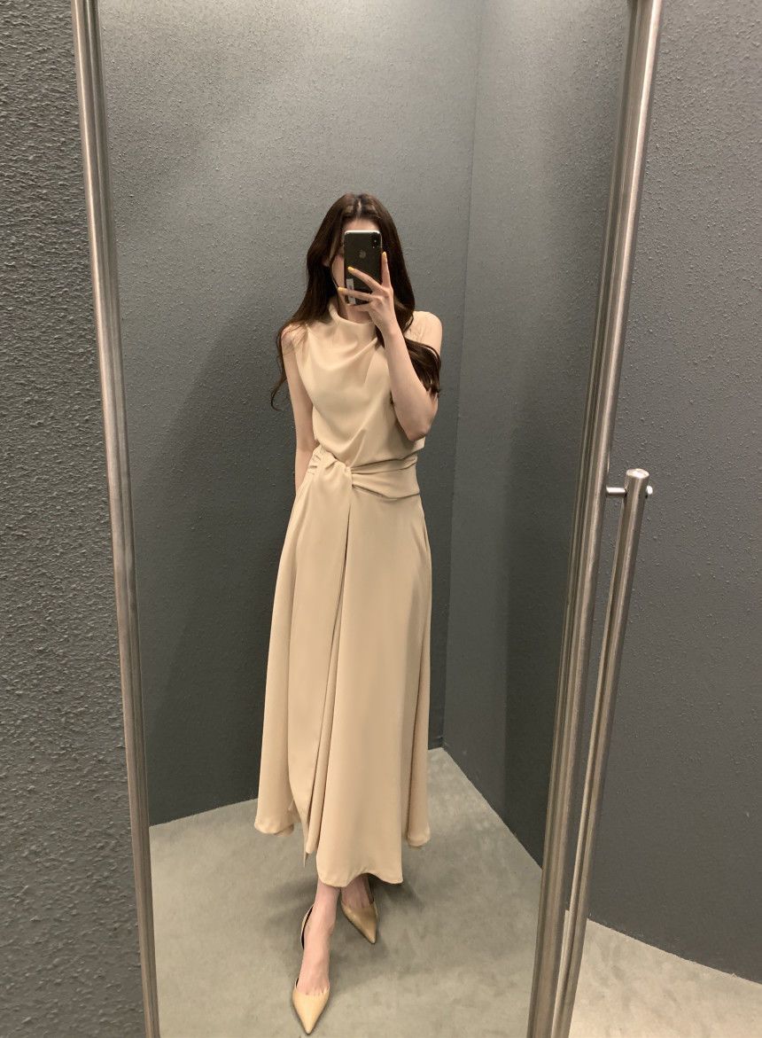 Vestido Midi Elegante con Tirantes y Cintura Marcada