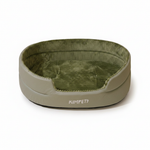 Cama oval verde fondo blanco estudio profesional