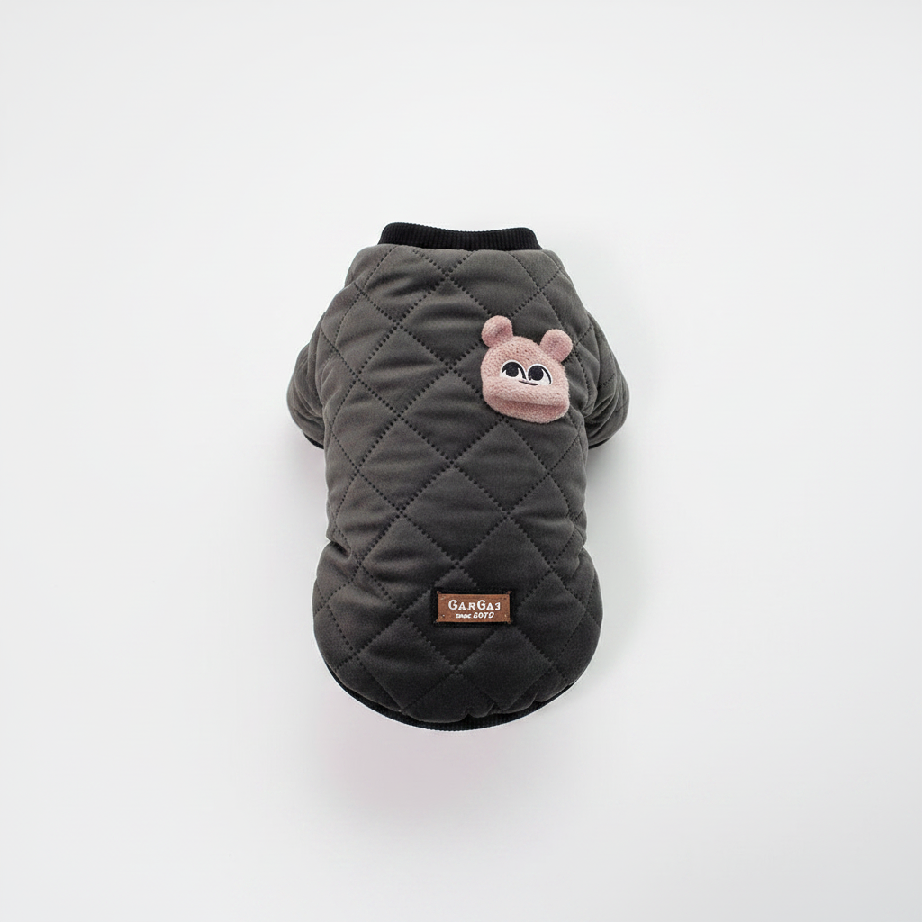 Chaqueta gris flat lay fondo blanco estudio