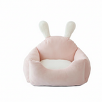 Cama conejito rosa fondo blanco
